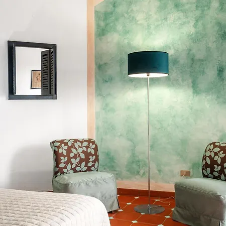 Stefania Boutique By The