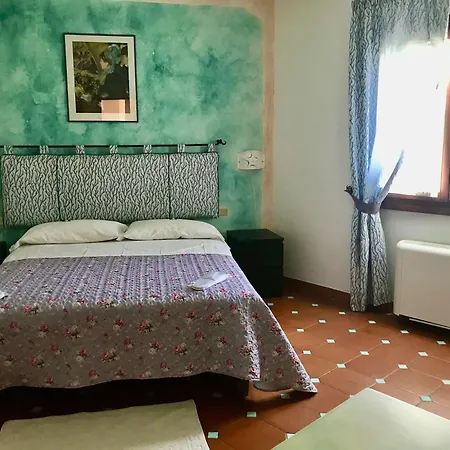 ステファニア ブティック バイ ザ ビーチ オルビア