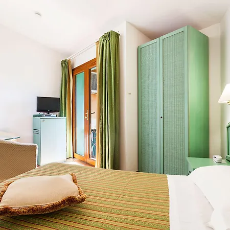 Stefania Boutique By The
