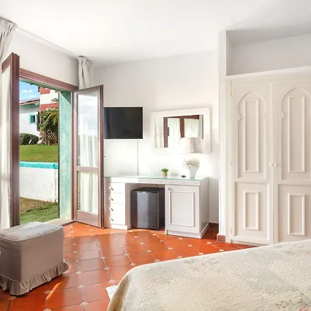 ステファニア ブティック バイ ザ ビーチ ホテル オルビア