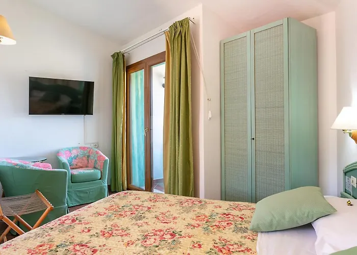 Stefania Boutique By The